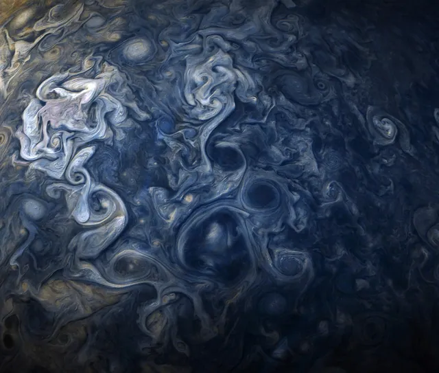 A Jupiter északi félgömbjének felhőörvényei a Juno szondáról